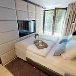 Apartment White Pearl 2.05 *